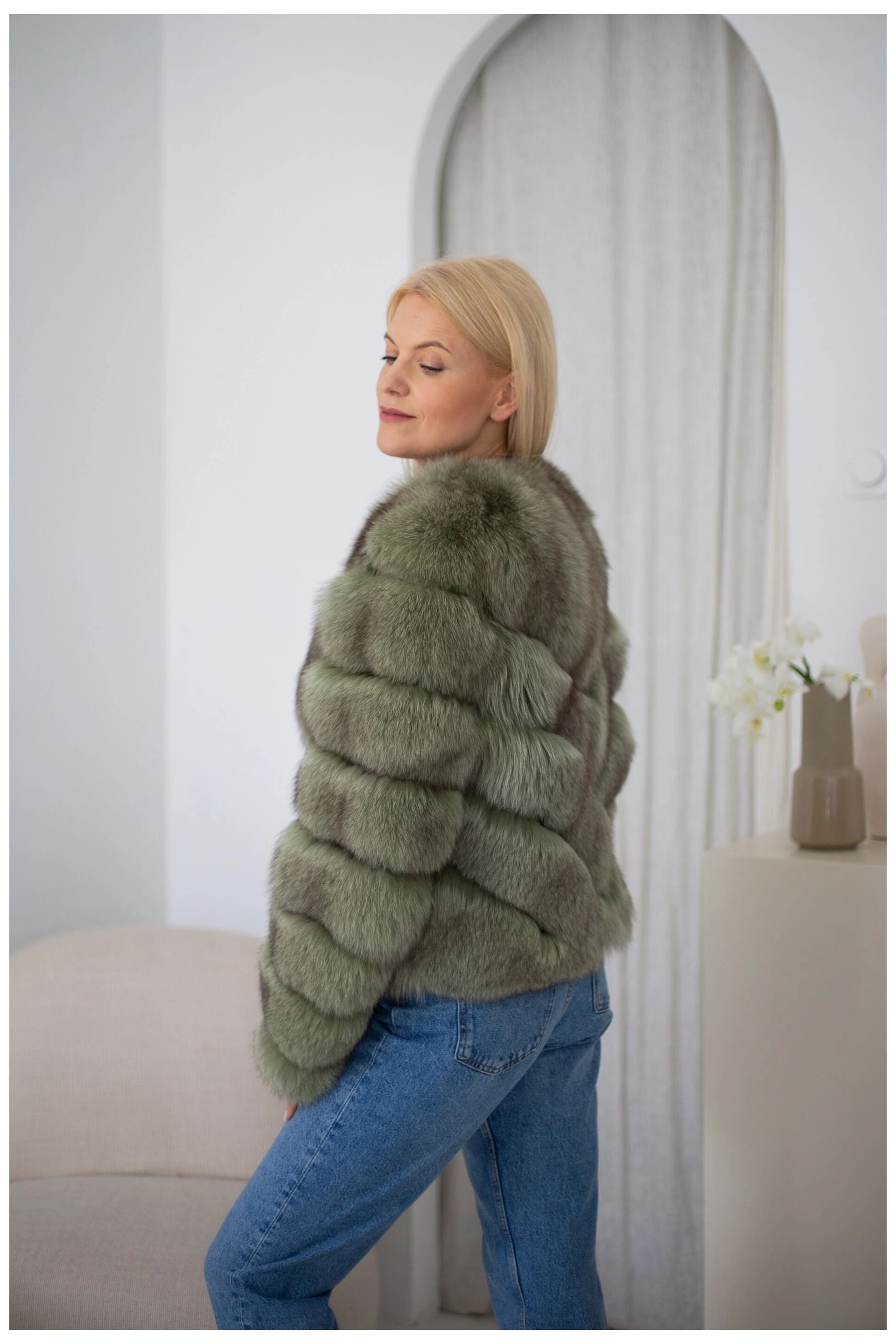 Dámský kožešinový plášť: lehký luxus a maximální teplo