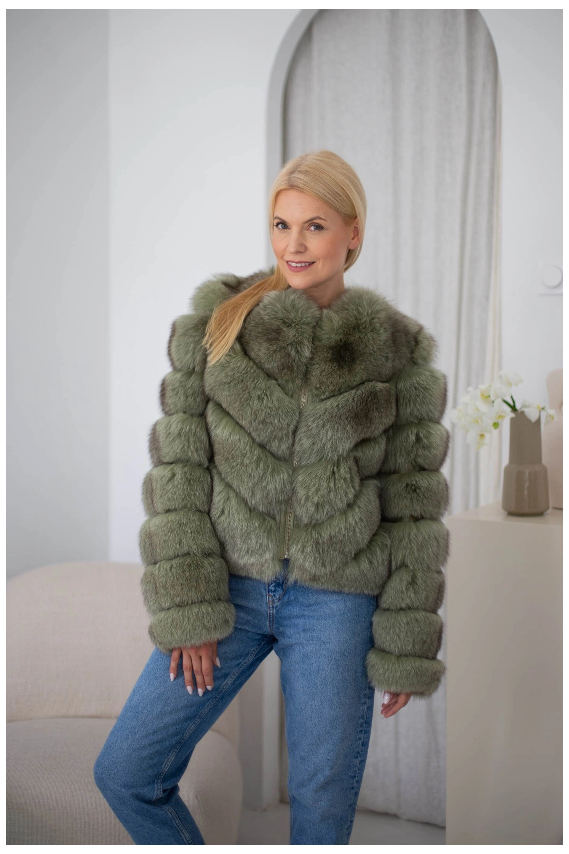 Dámský kožešinový plášť: lehký luxus a maximální teplo