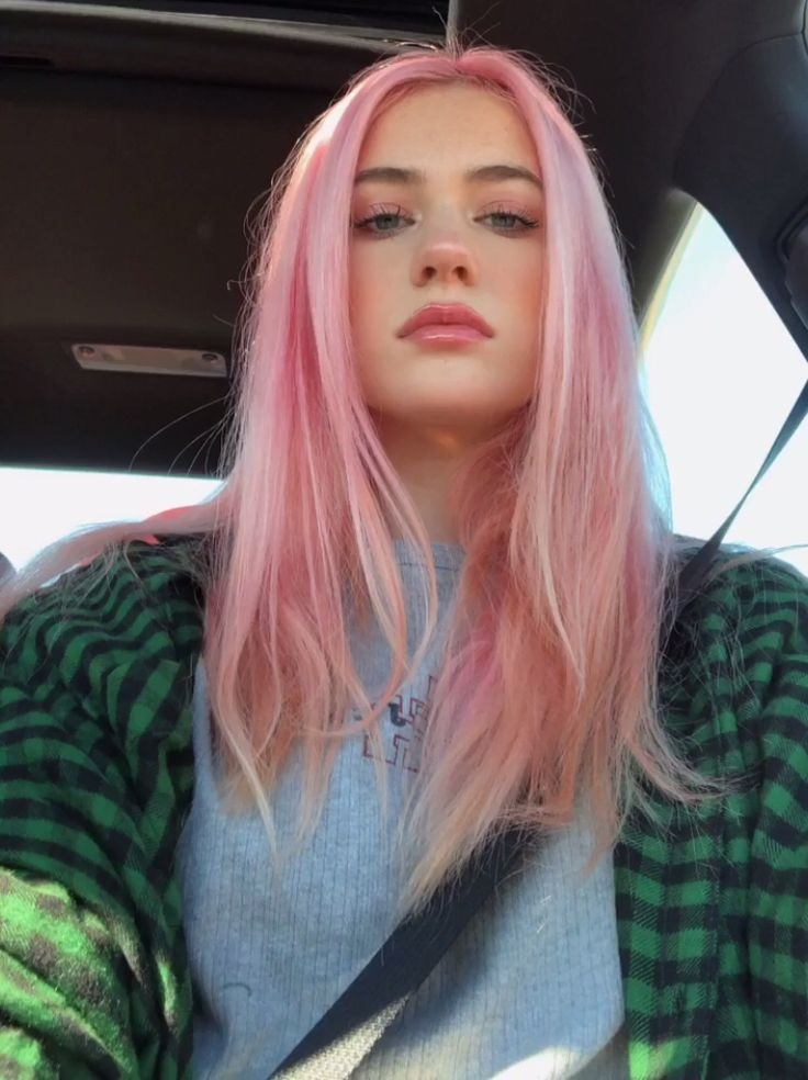 How To Try The Hot Pink Hair Trend The Right Way: A Guide