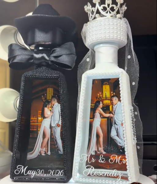 Personalized Couples Name & Photo Display Bottle - Unique Wedding Anniversary Home Decoration (Empty Glass Keepsake)