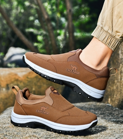 Lightweight and comfortable slip-on soft-soled casual shoes for outdoor walking sports shoes for men