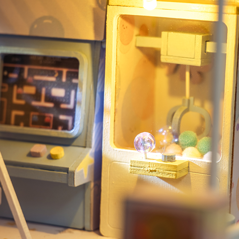 YU-2702 The Tale of Whale