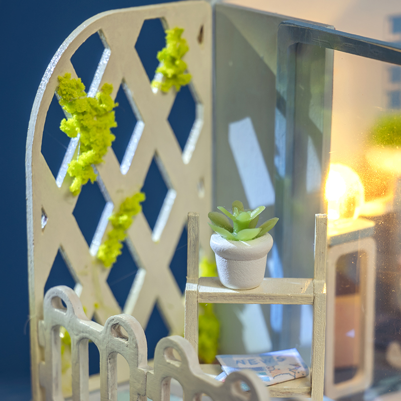 YU-2702 The Tale of Whale