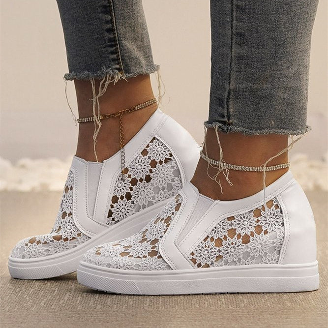 Women's Flower Embroidery Detail Hidden Heeled Shoes