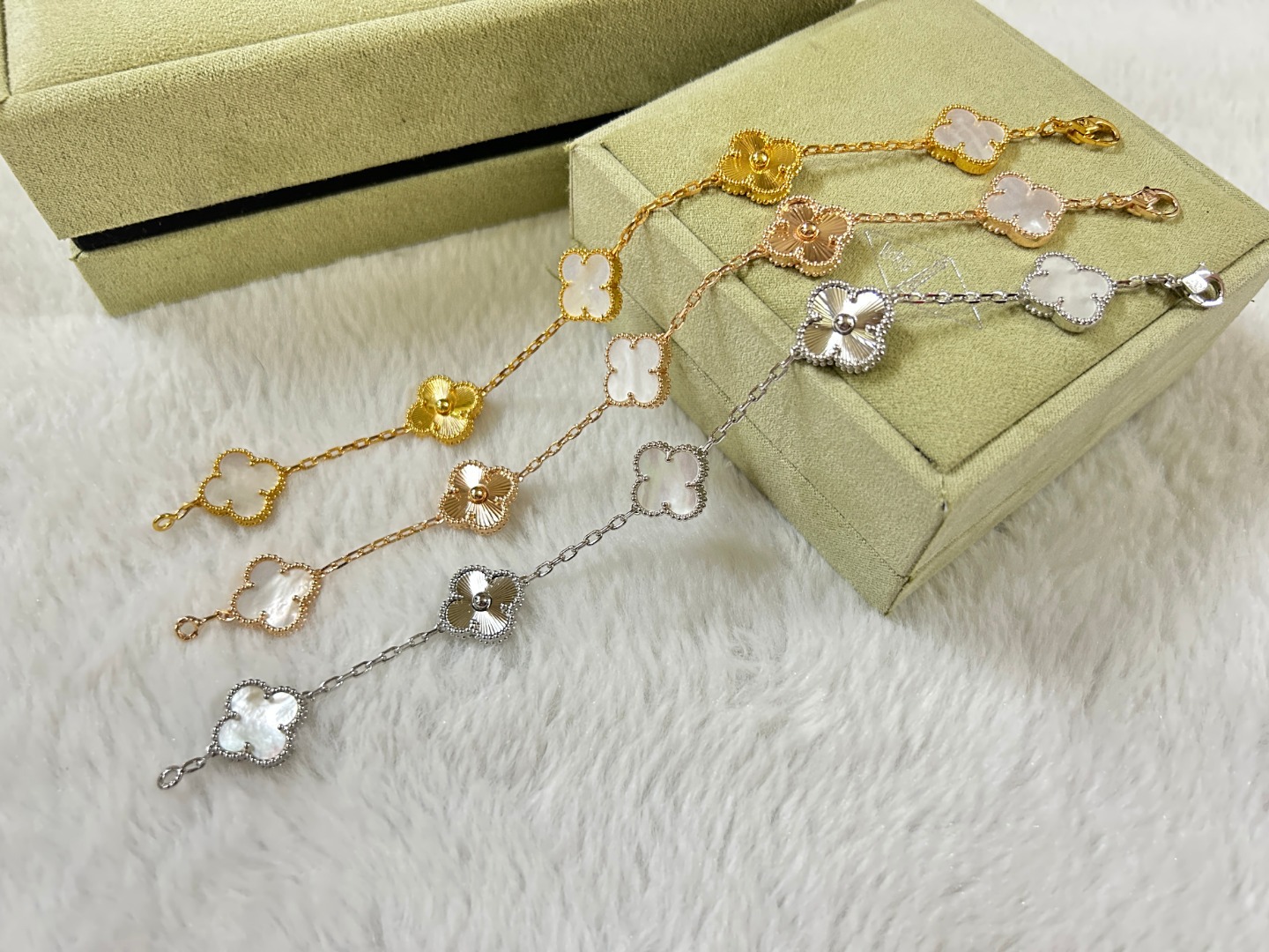 Ladies' new lucky clover red chalcedony natural purple jade four-leaf clover mother-of-pearl light luxury bracelet mother-of-pearl jade agate jewelry