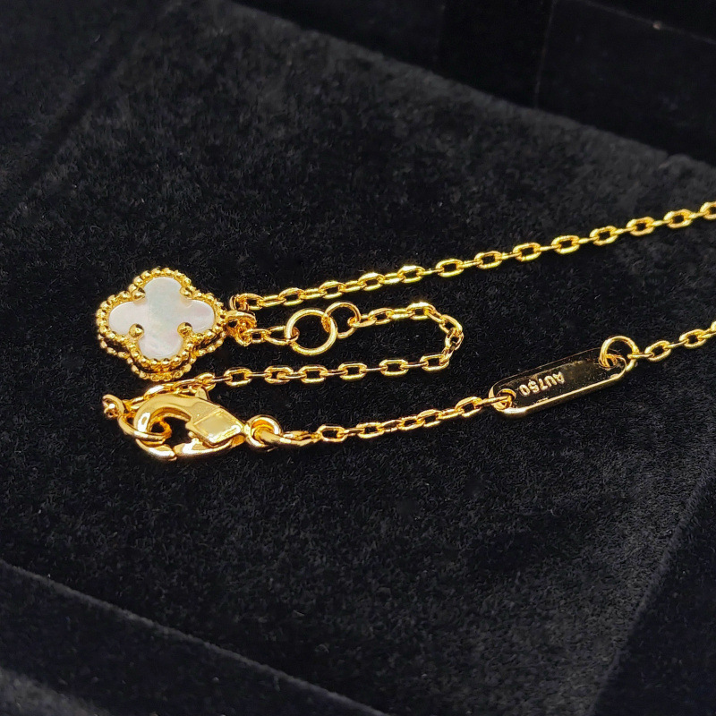 Four-leaf clover single flower with diamond red chalcedony necklace for women, white mother-of-pearl style, light luxury
