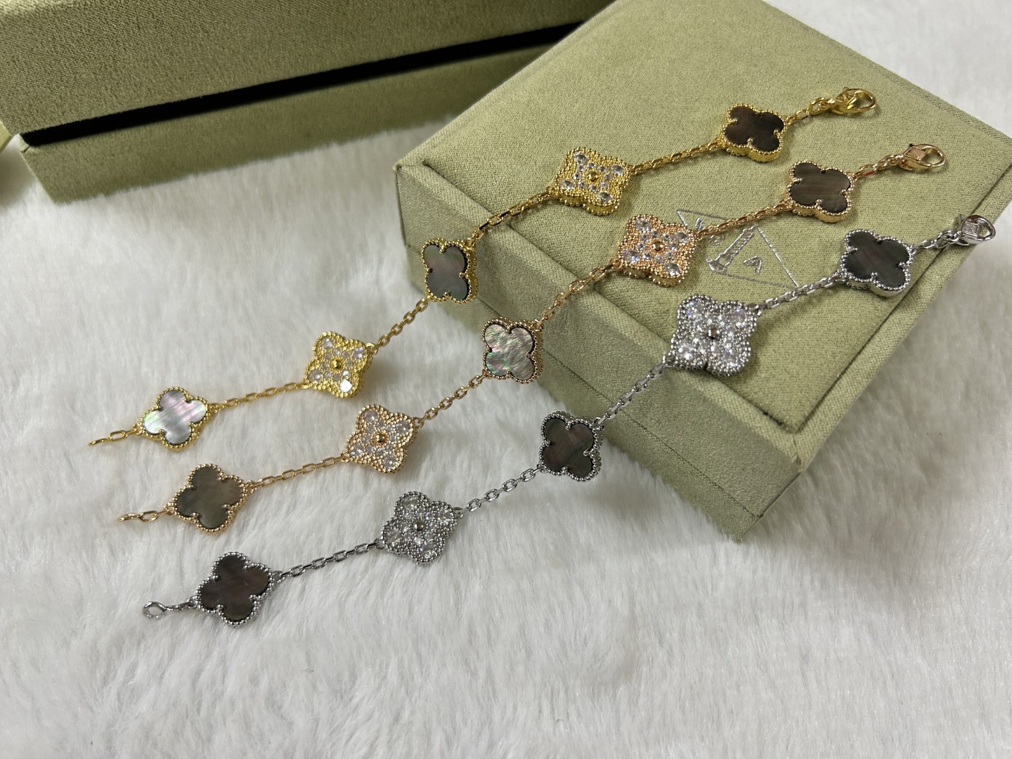Ladies' new lucky clover red chalcedony natural purple jade four-leaf clover mother-of-pearl light luxury bracelet mother-of-pearl jade agate jewelry