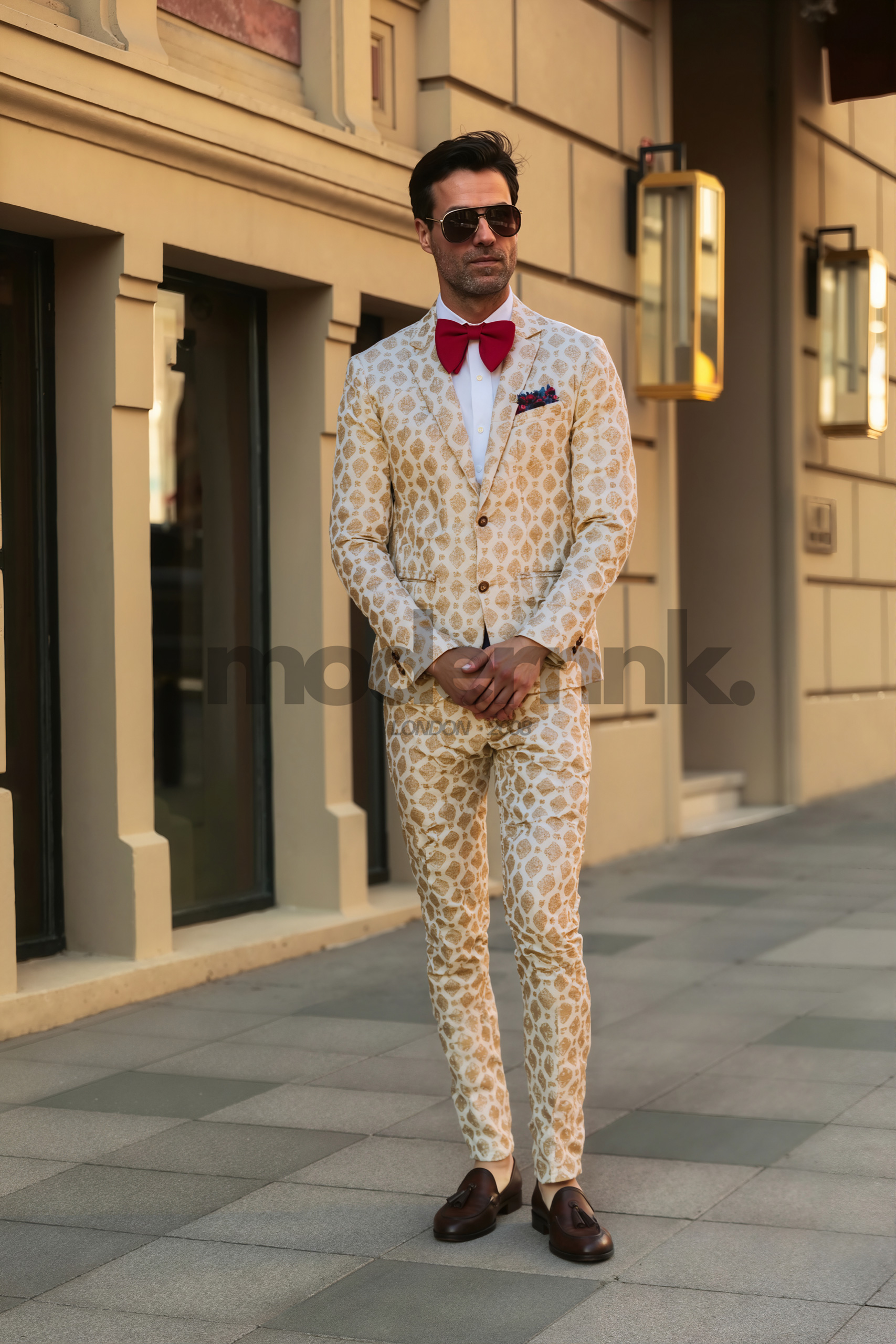 Golden_Elegant_Men_Suit_A0237_For_Formal_Occasions_Modernnk