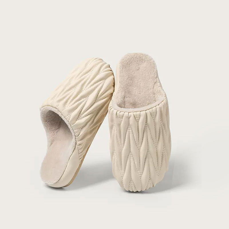 Waterproof and insulated cotton slippers