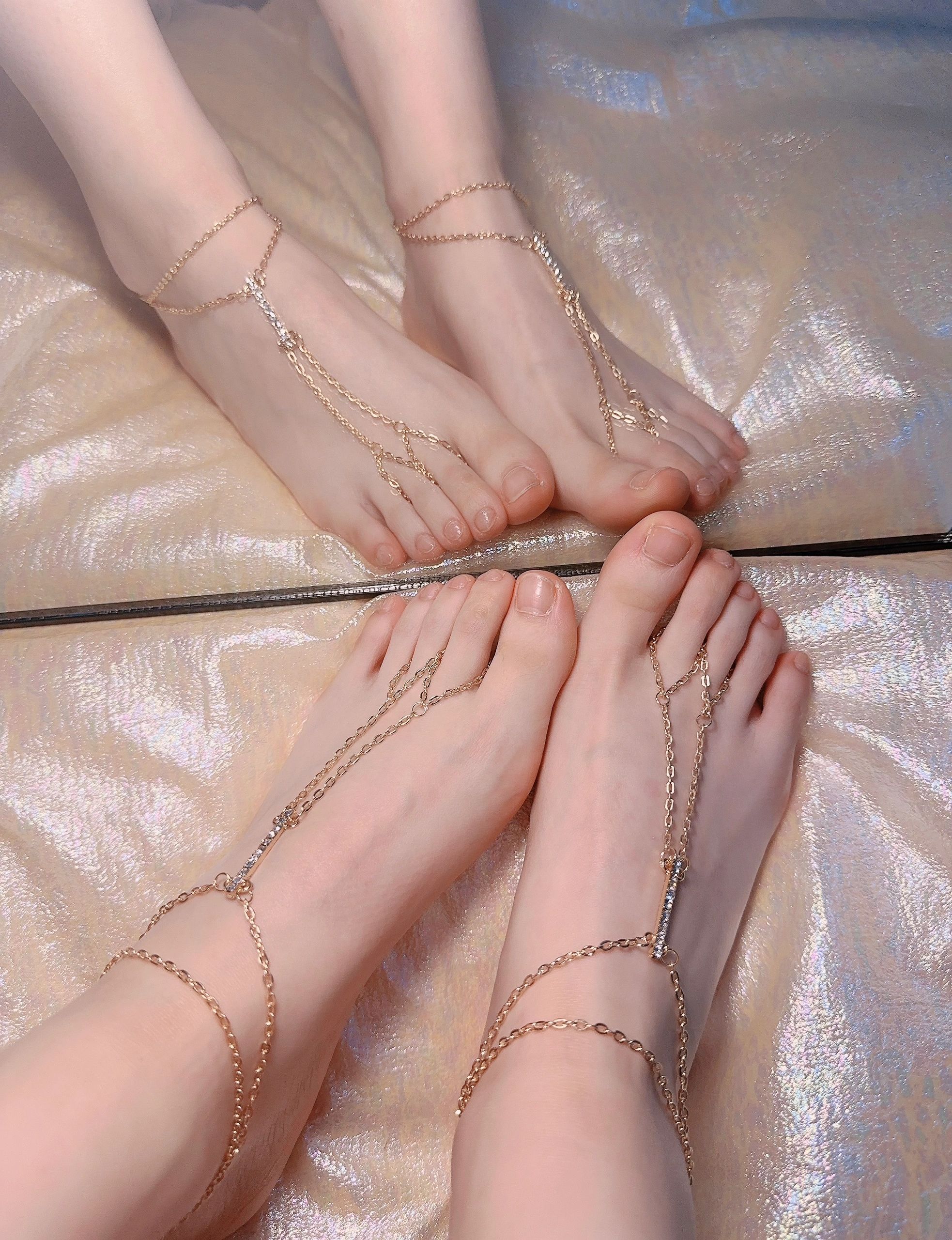 Accesorii populare în 2024, glezne frumoase cu accesorii frumoase