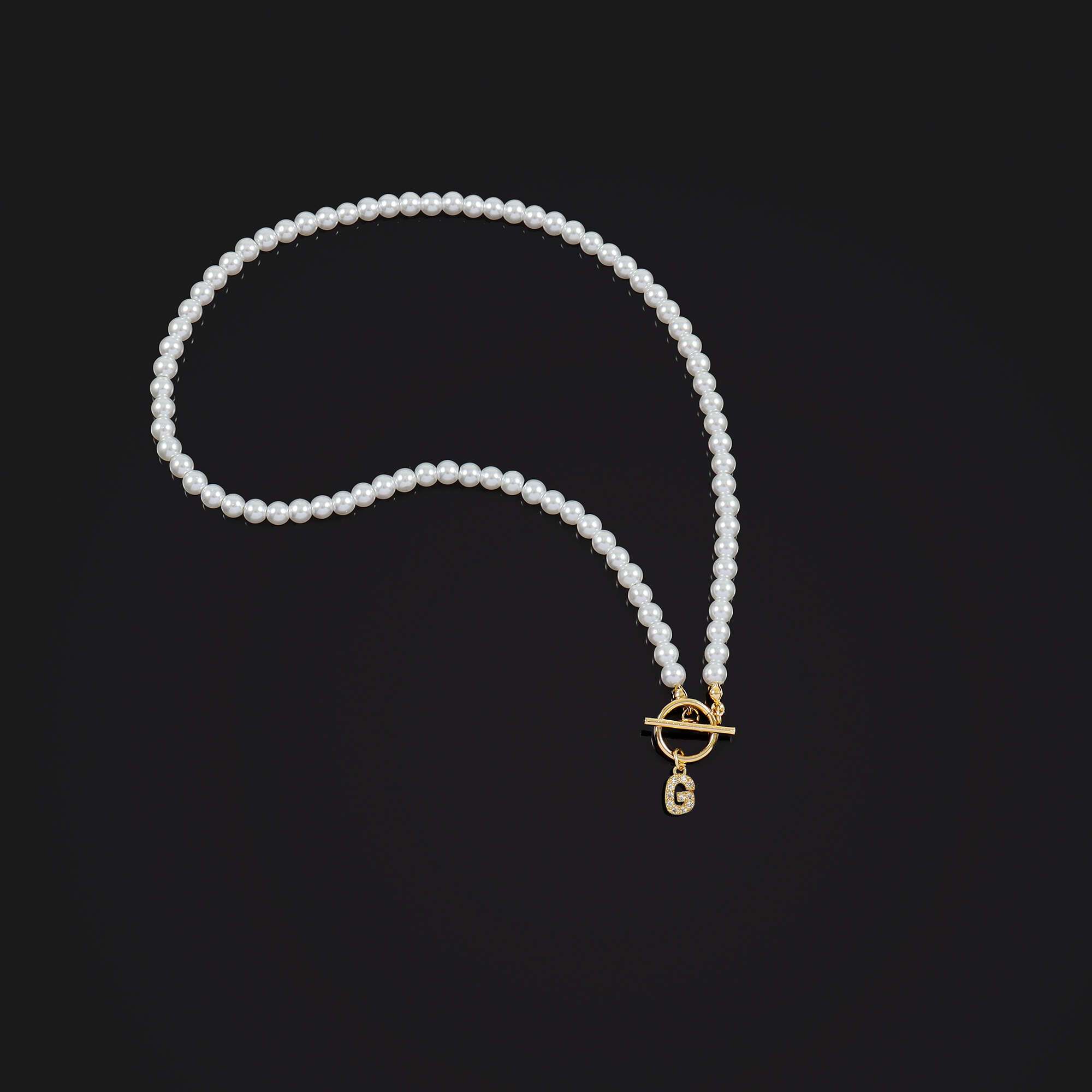 🎁 50% reducere la toate produsele!🌟Colier cu pandantiv cu literă engleză inițială cu zircon colier cu cataramă clasică de perle placat cu aur de 18k💫