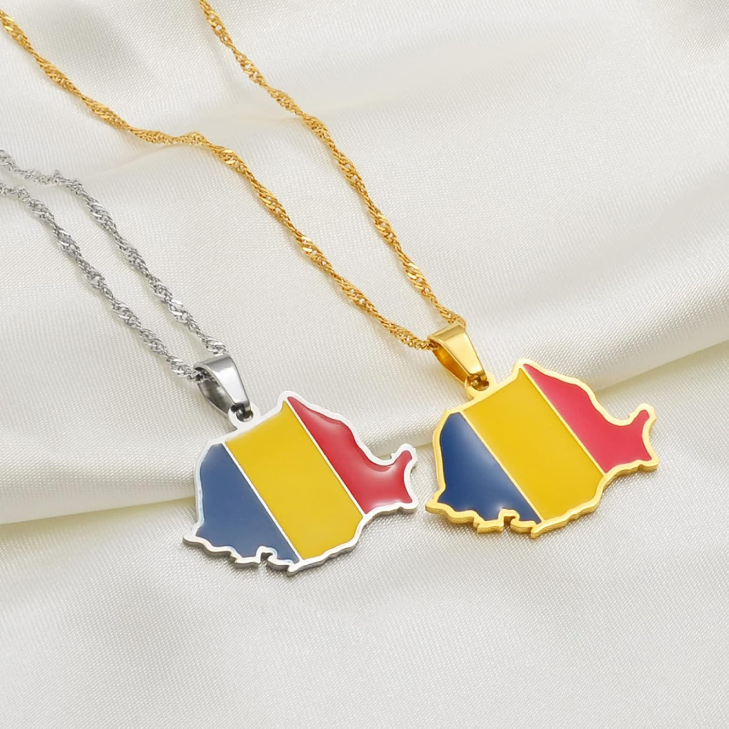 🌟 Combinația dintre suflet și modă! Colier cu pandantiv Harta României – Un design de steag pentru mândria națională 🌟