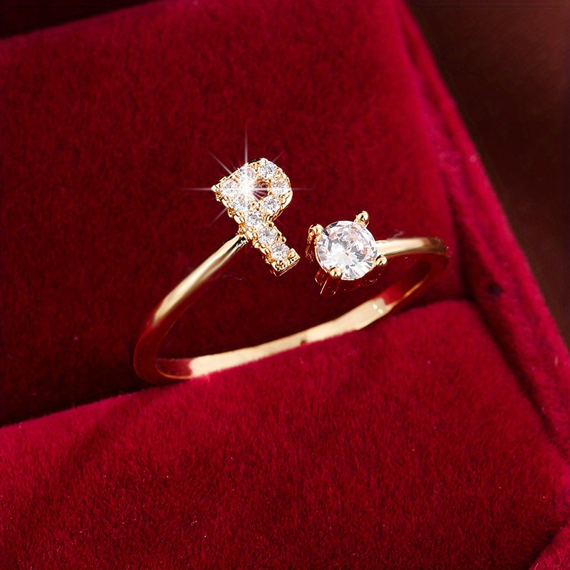 Inel înconjurat cu litere elegant, cu zirconi strălucitori