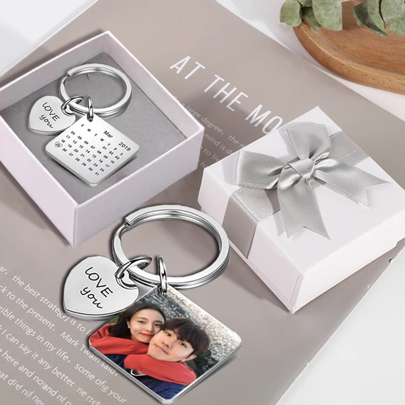 Breloc de calendar comemorativ personalizat cu câteva fotografii