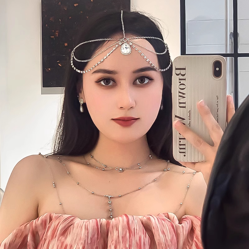 Accesorii populare în 2024, glezne frumoase cu accesorii frumoase