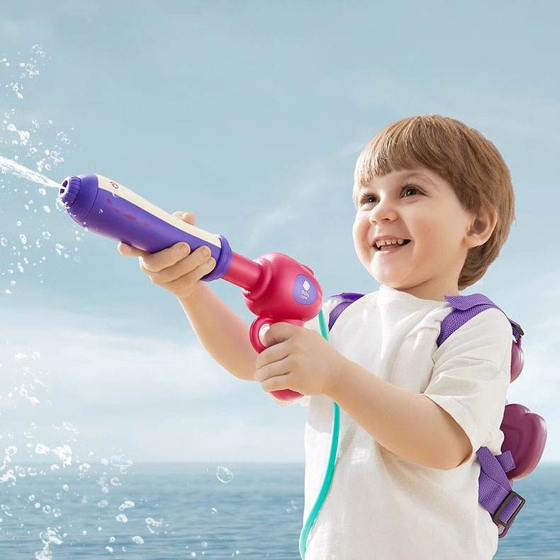 Toy water spray pull-out water gun