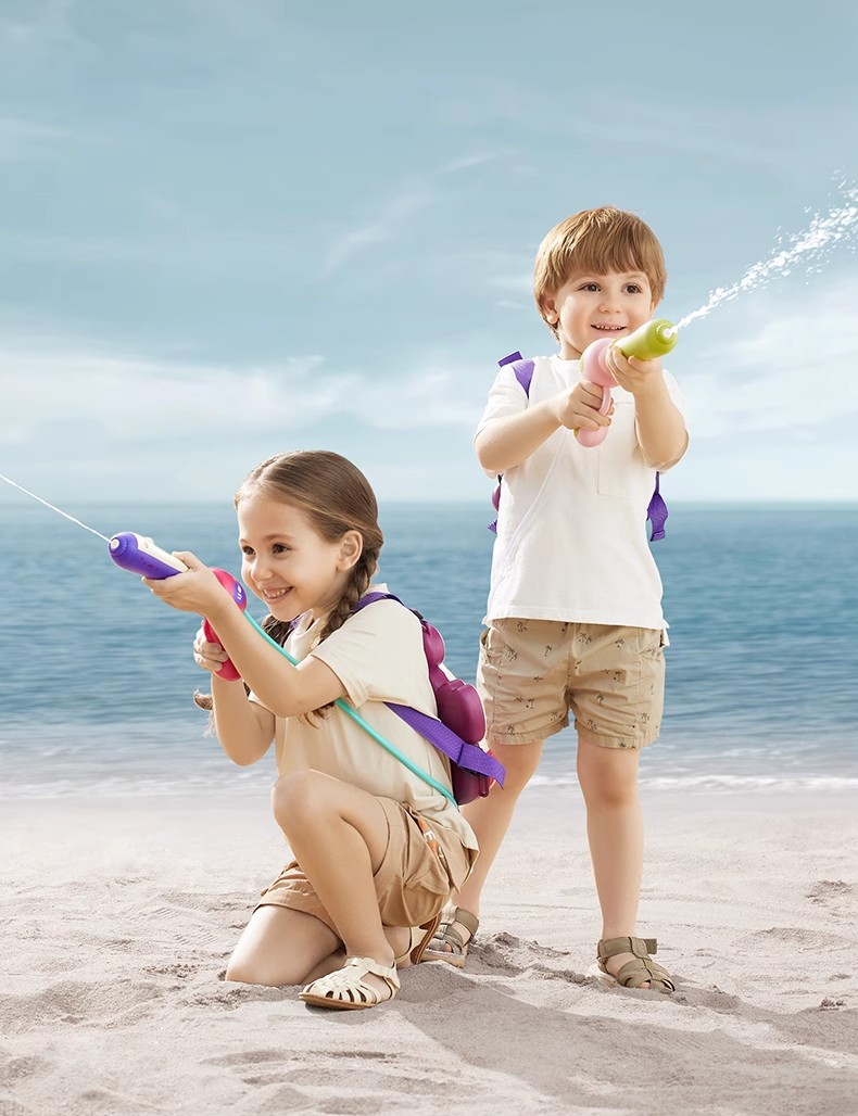 Toy water spray pull-out water gun