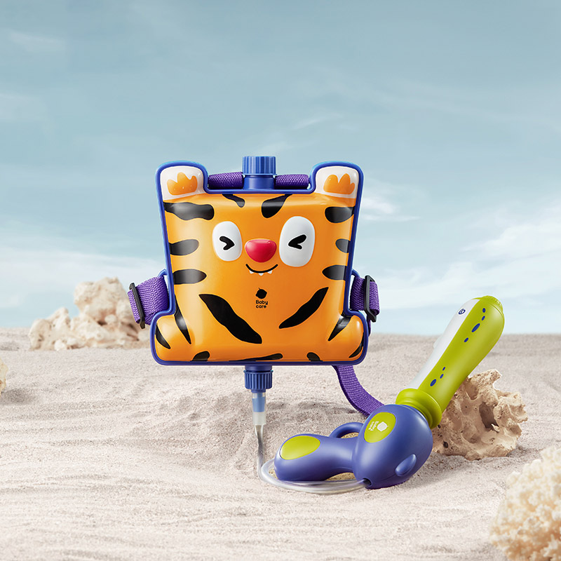 Toy water spray pull-out water gun