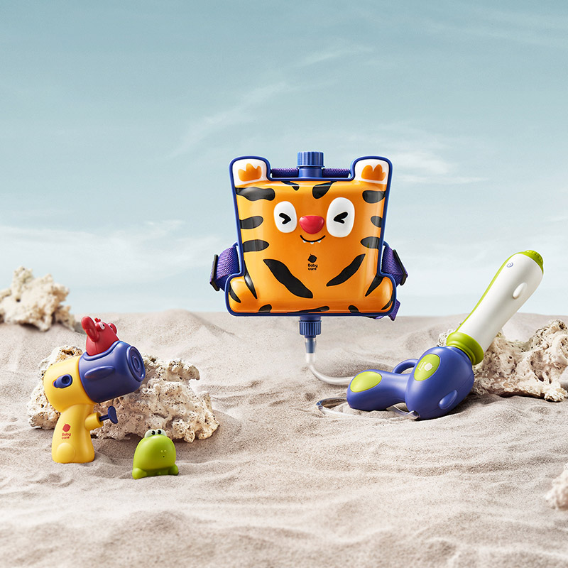 Toy water spray pull-out water gun