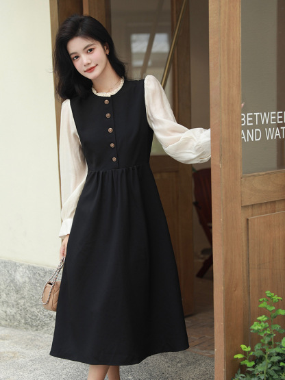 Retro Mid-length slim-fitting and textured black dress