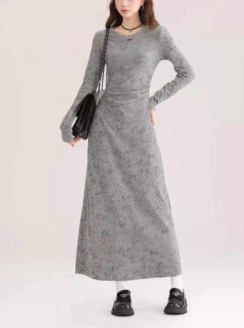 French style slim fit knit midi dress with long sleeves and bodycon silhouette
