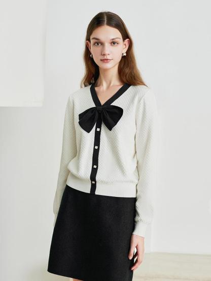 Bow-tie knitted sweater