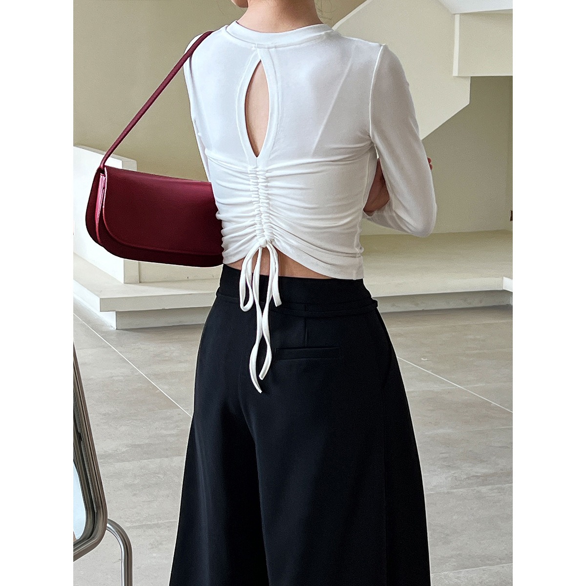 Round neck shoulder T-shirt