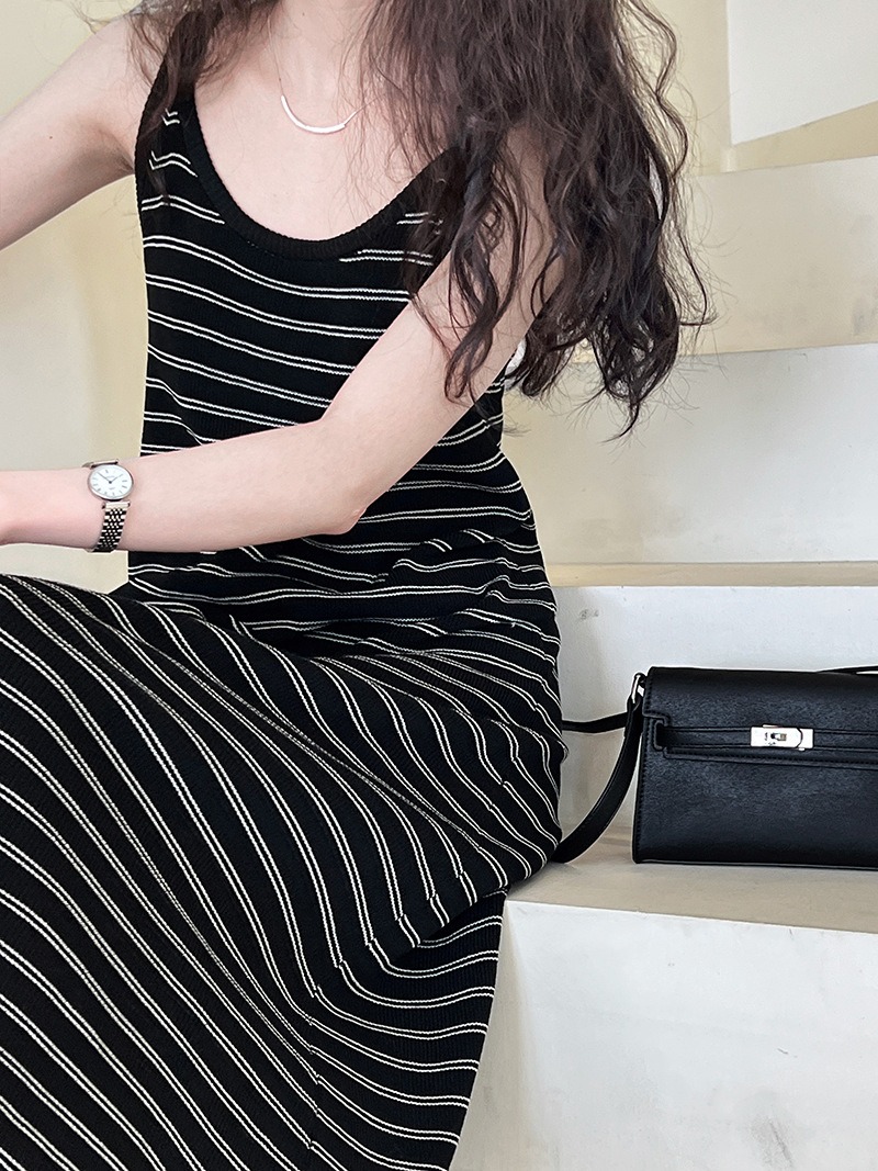 Contrasting Knitted Vest Skirt