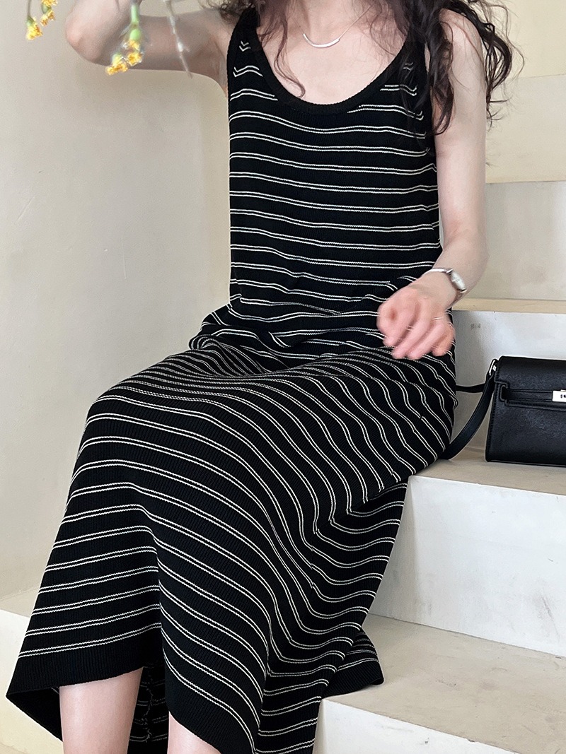 Contrasting Knitted Vest Skirt