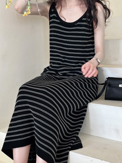 Contrasting Knitted Vest Skirt
