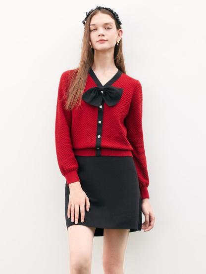 Bow-tie knitted sweater