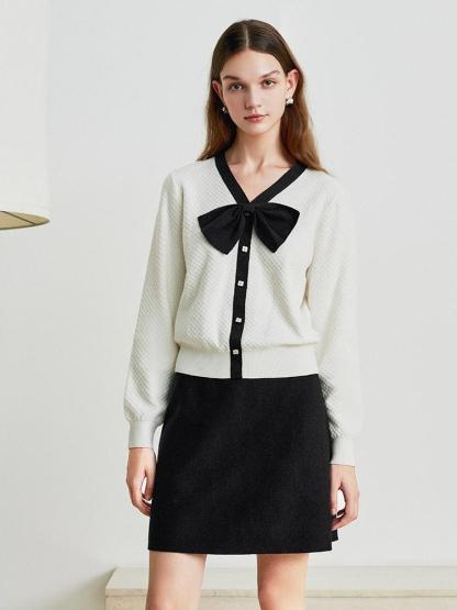 Bow-tie knitted sweater
