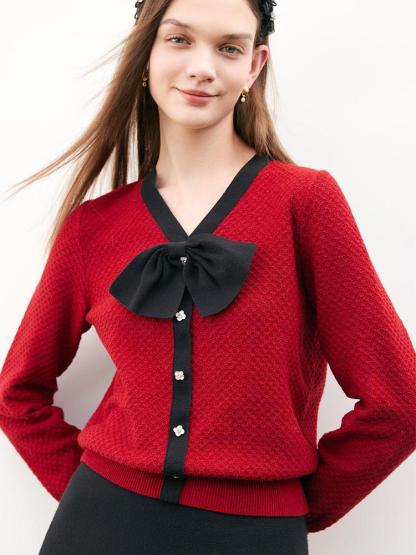 Bow-tie knitted sweater