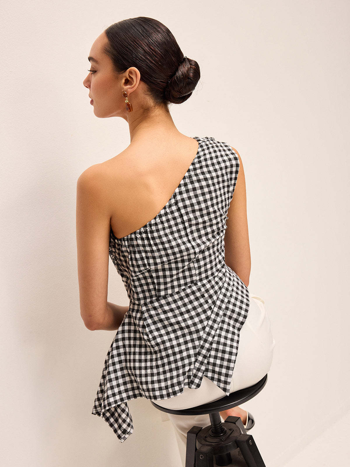Asymmetrical Checkered One-Shoulder Tank Top