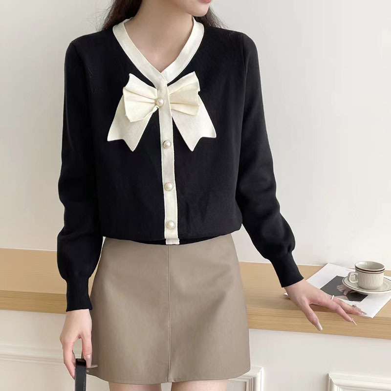 Bow-tie knitted sweater