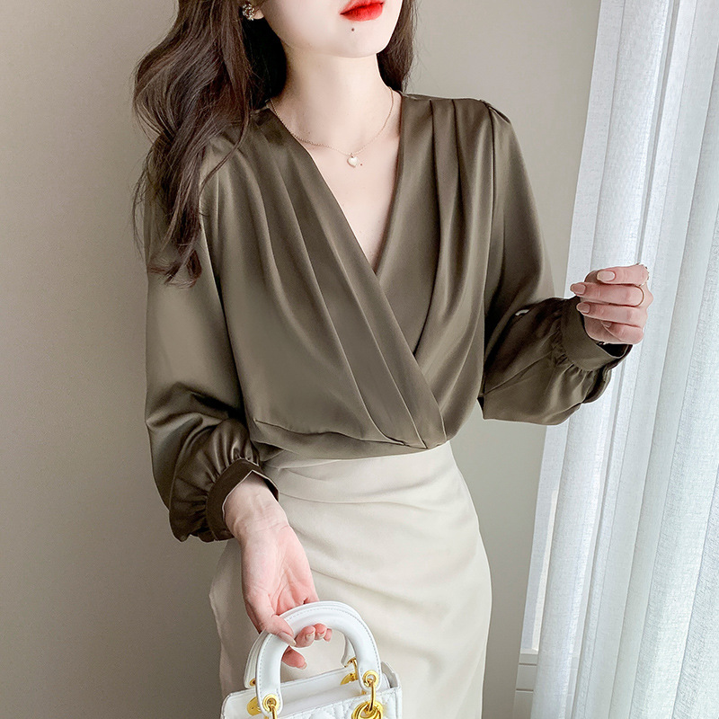 Fionna Green Pleated V-Neck Shirt