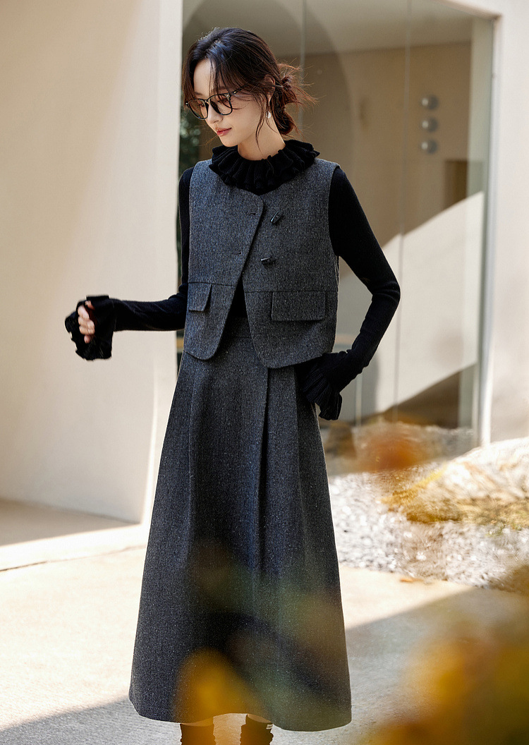 Tweed Vest & Skirt Set – Elegant Two-Piece Black Outfit for Business & Daily Wear