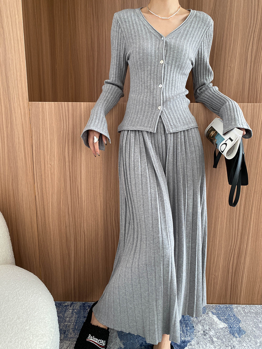 Knitted suit &Two-piece skirt set
