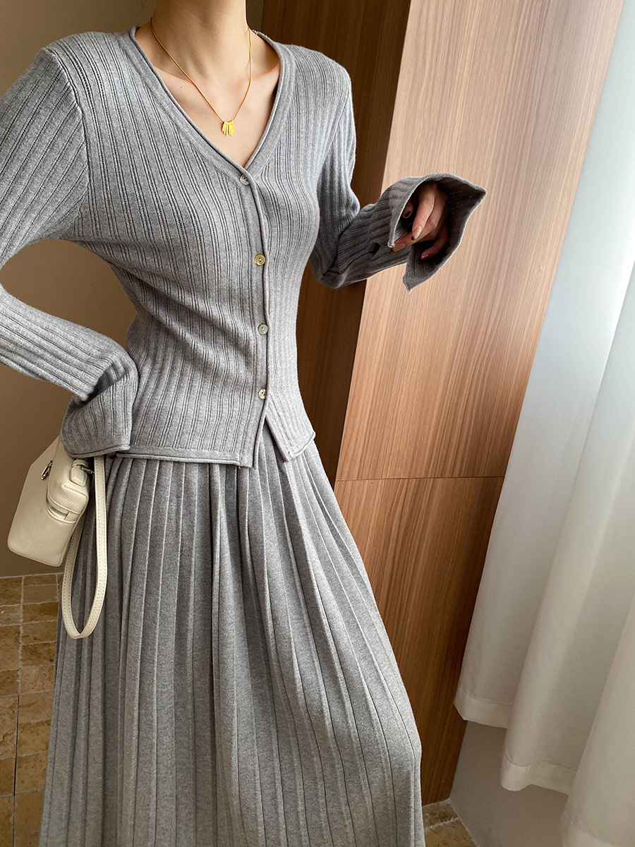 Knitted suit &Two-piece skirt set