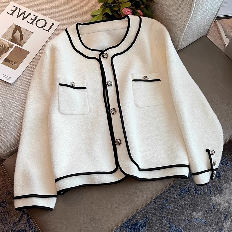 New French Small Perfume Retro Temperament Small People Short Section Knitted Cardigan Top Coat Female