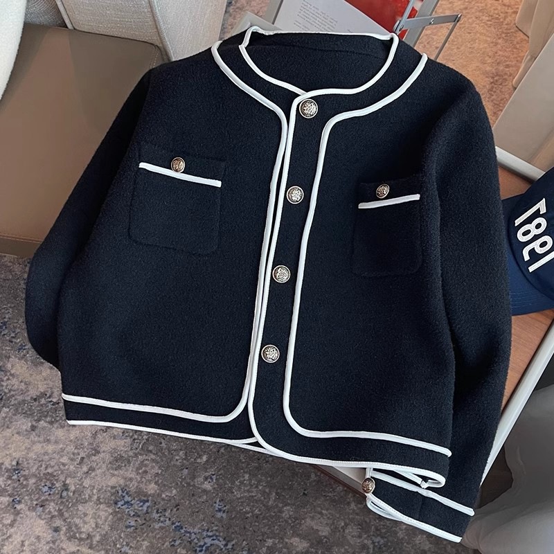New French Small Perfume Retro Temperament Small People Short Section Knitted Cardigan Top Coat Female
