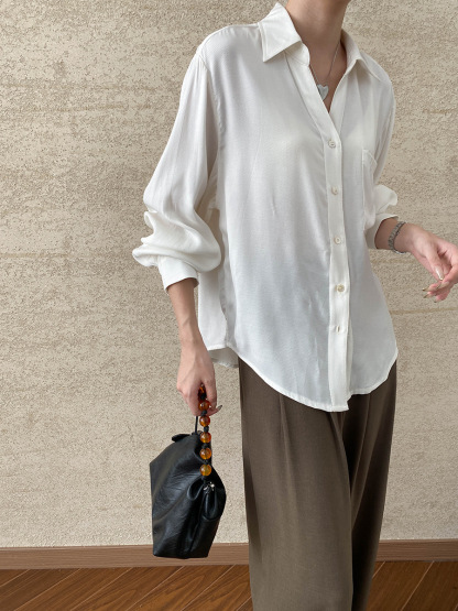 Loose shirt