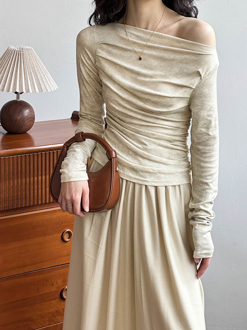 One-shoulder and high-waisted skirt set