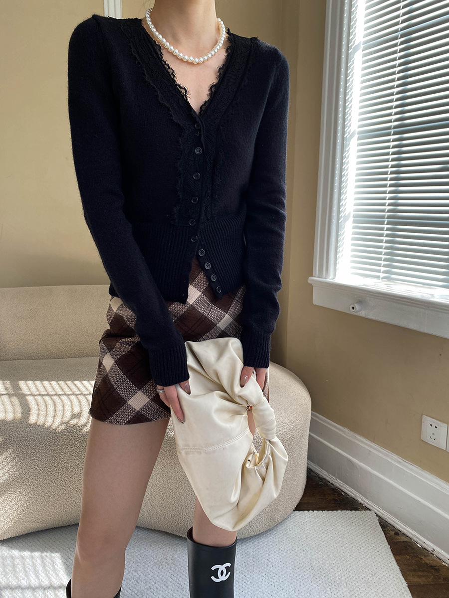 Slim-fit knitted cardigan