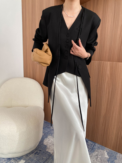 Pearl satin skirt