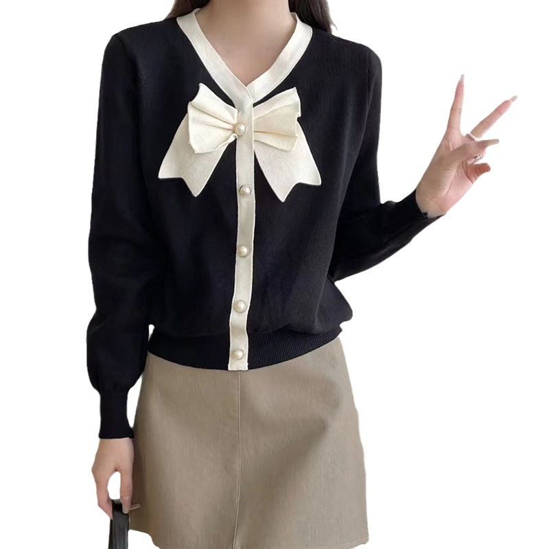 Bow-tie knitted sweater