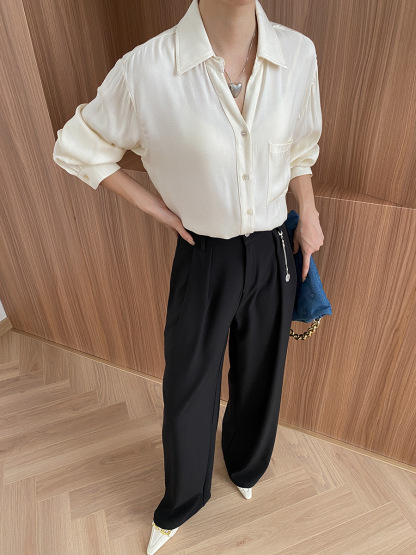 Loose shirt