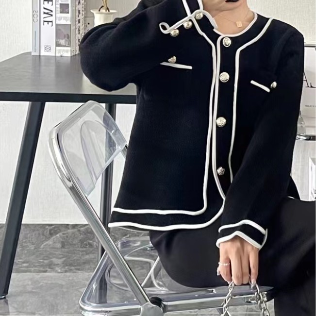New French Small Perfume Retro Temperament Small People Short Section Knitted Cardigan Top Coat Female