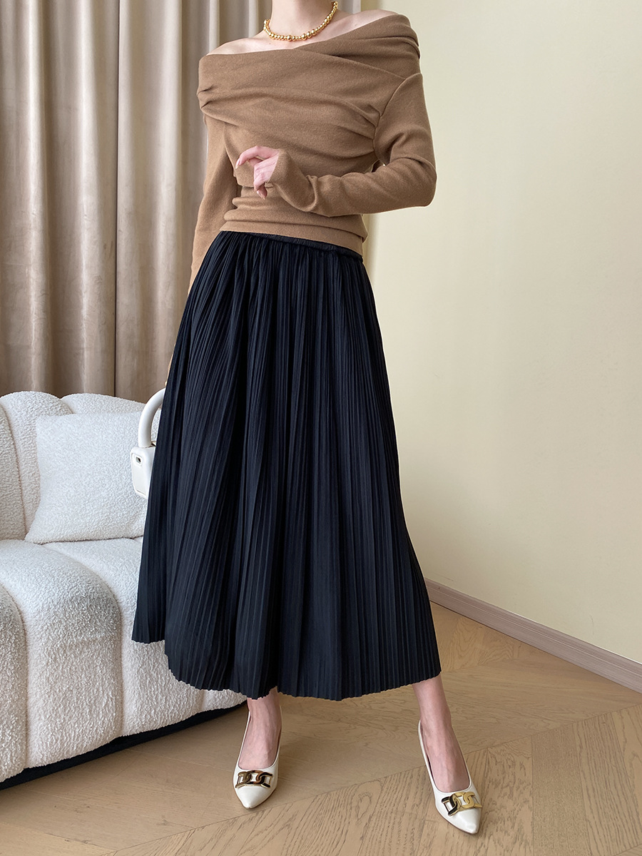 One-shoulder knitted sweater