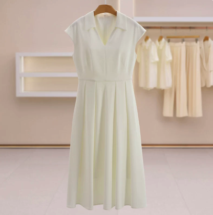  Sleeveless Pleated Collared Dress